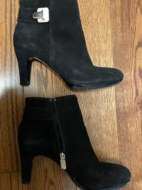 Anne Klein 6.5 Leather Black Ankle Booties